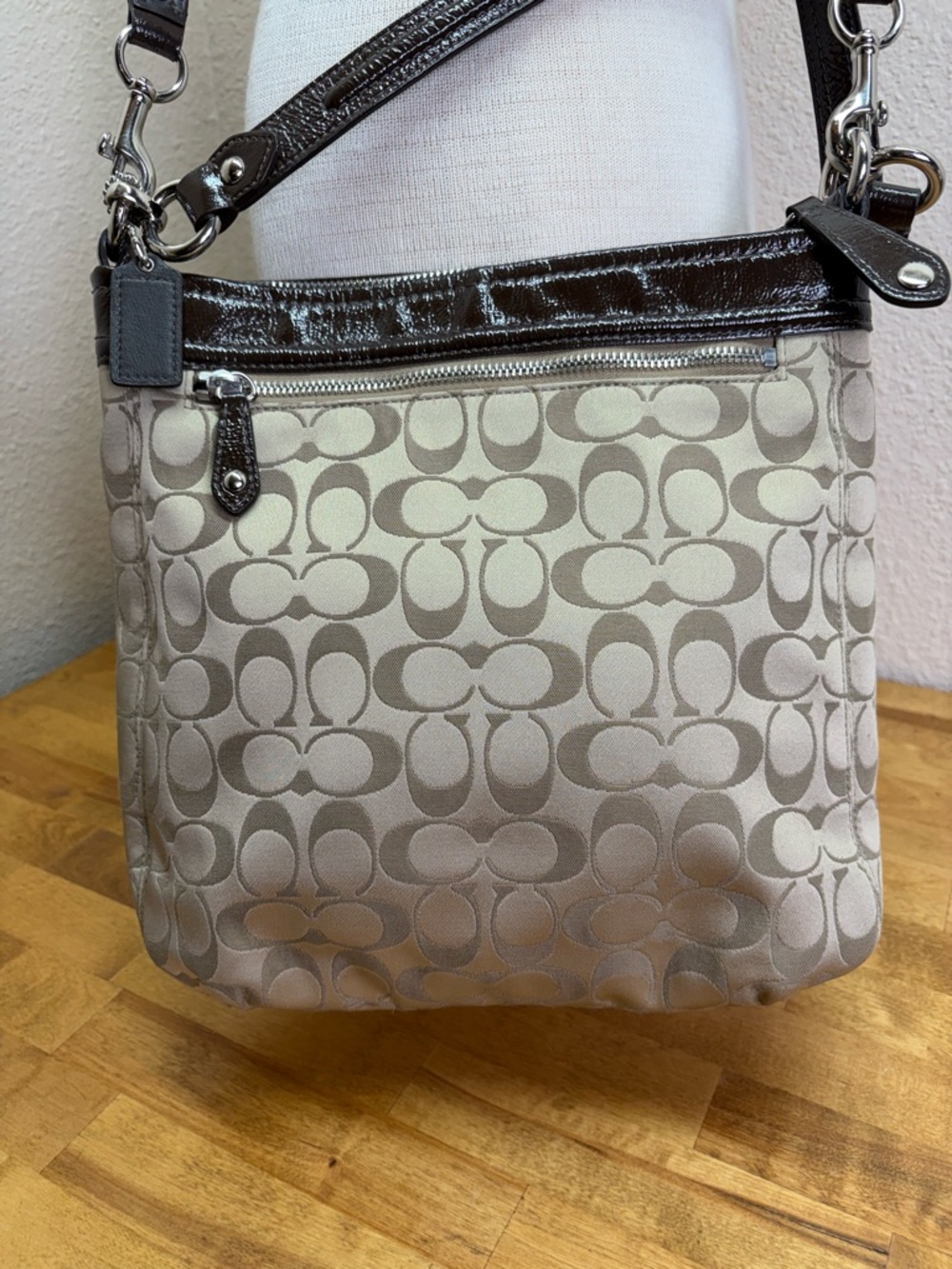 Coach Ashley Signature Hippie Crossbody Bag Khaki Mahogany Patent Leather F20111 - Picture 5 of 10